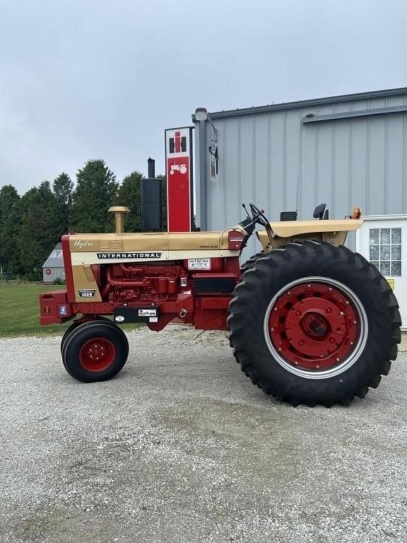 Image of International Harvester 1026 equipment image 1