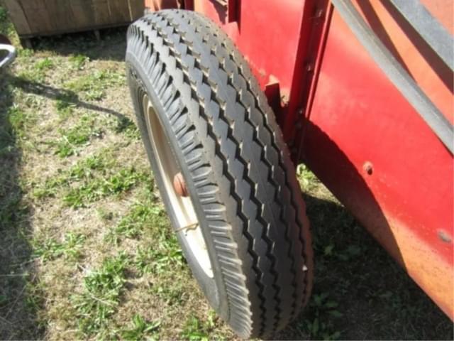 Image of International Harvester 103 equipment image 4