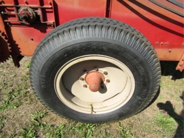 Image of International Harvester 103 equipment image 2