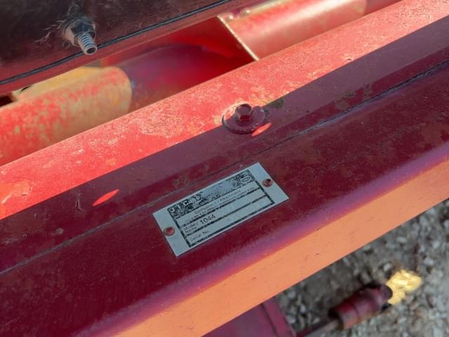 Image of International Harvester 1044 equipment image 3