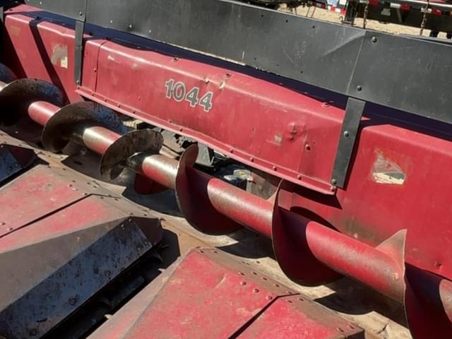 Image of International Harvester 1044 equipment image 2