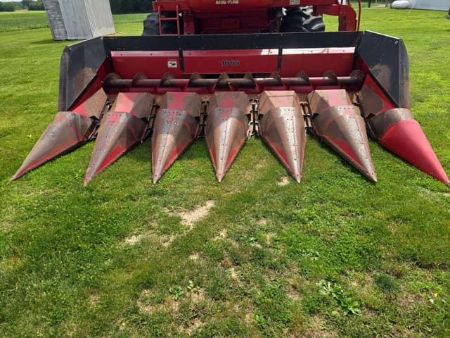Image of International Harvester 1063 equipment image 1