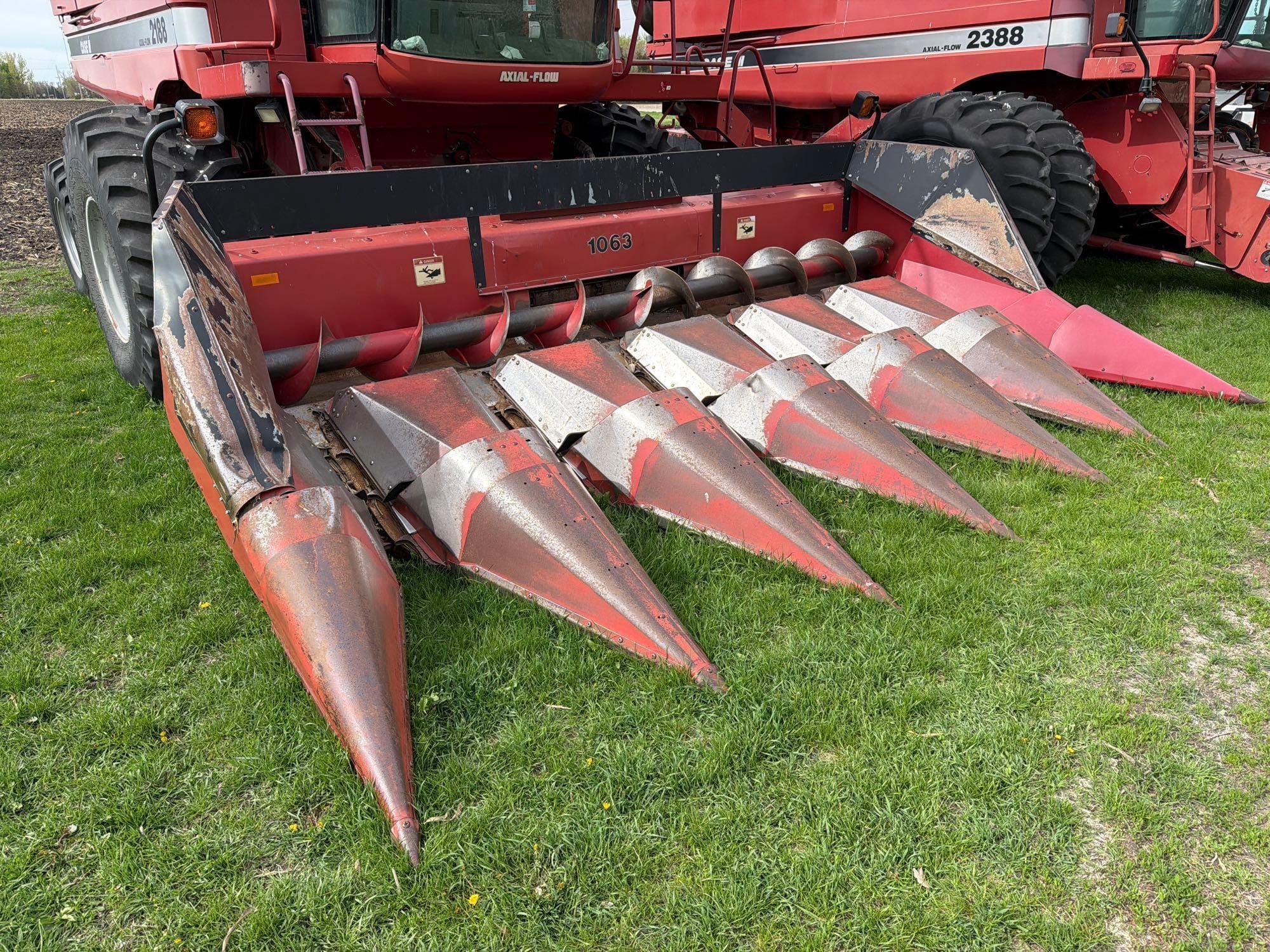 International Harvester 1063 Equipment Image0