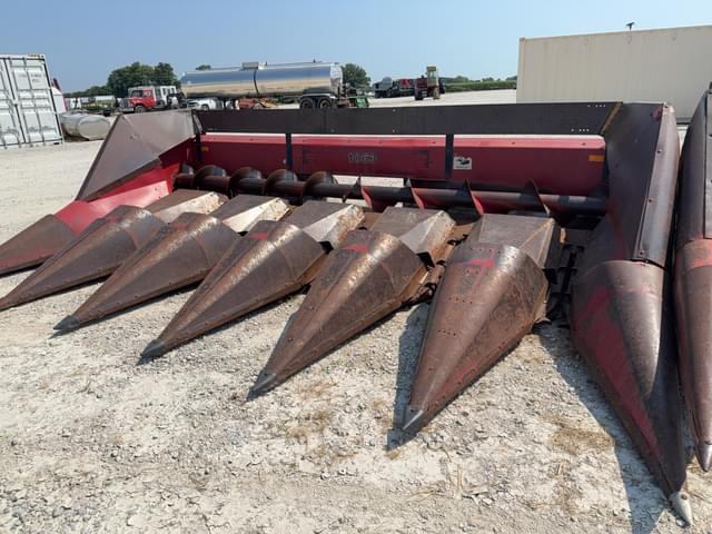 Image of International Harvester 1063 equipment image 1