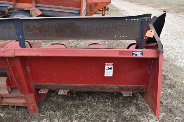 Image of International Harvester 1063 equipment image 4