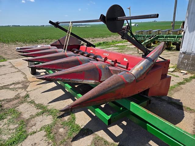 Image of International Harvester 1063 equipment image 4