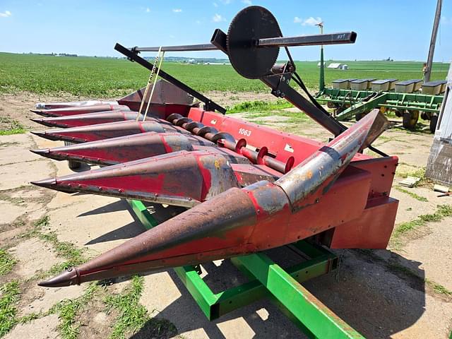 Image of International Harvester 1063 equipment image 3