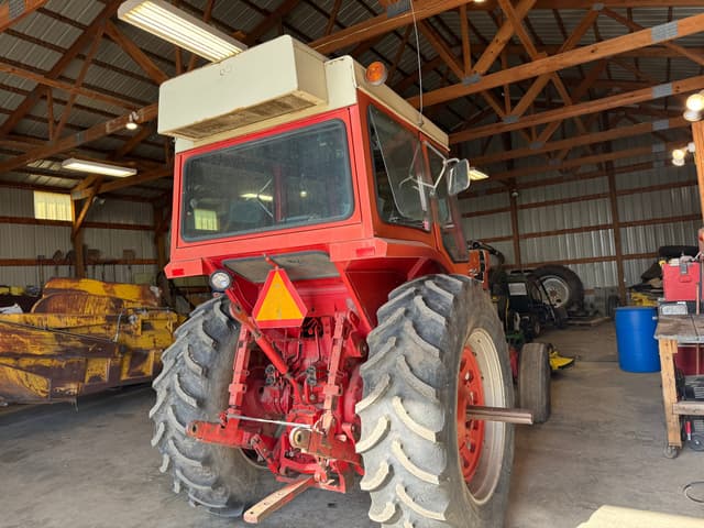 Image of International Harvester 1066 equipment image 4