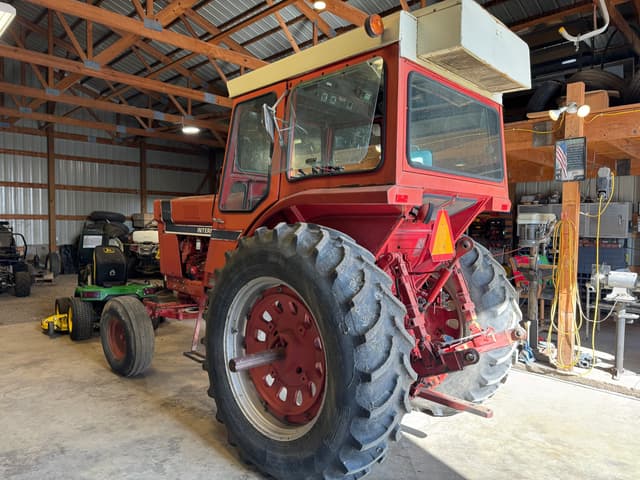Image of International Harvester 1066 equipment image 3