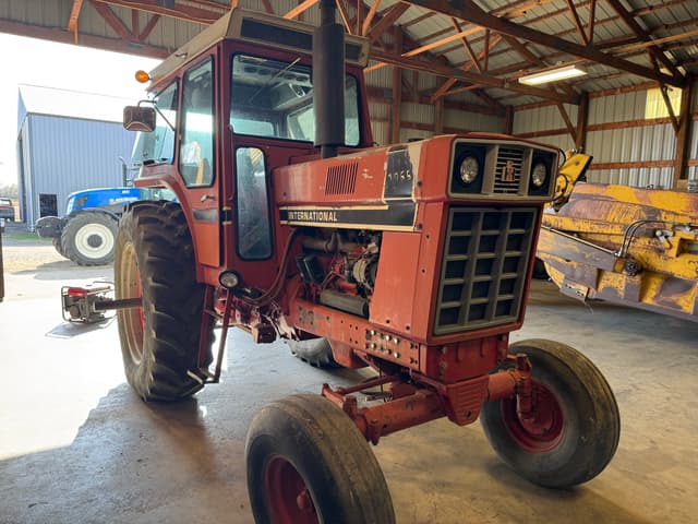 Image of International Harvester 1066 equipment image 1
