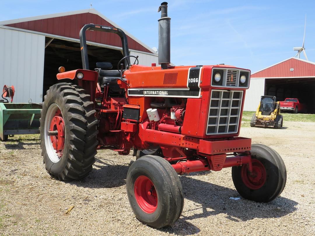 Image of International Harvester 1066 Primary image