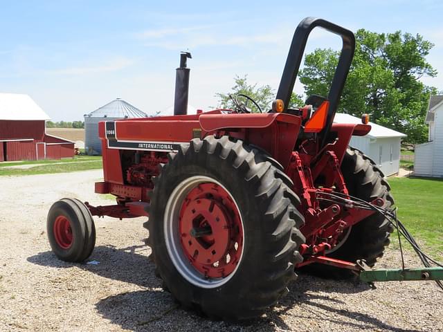 Image of International Harvester 1066 equipment image 3