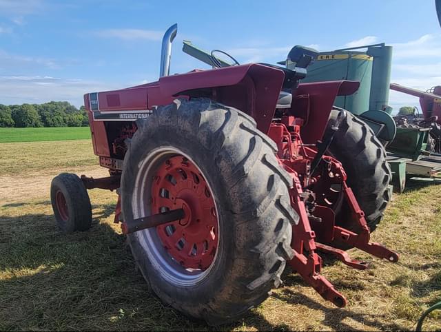 Image of International Harvester 1066 equipment image 3