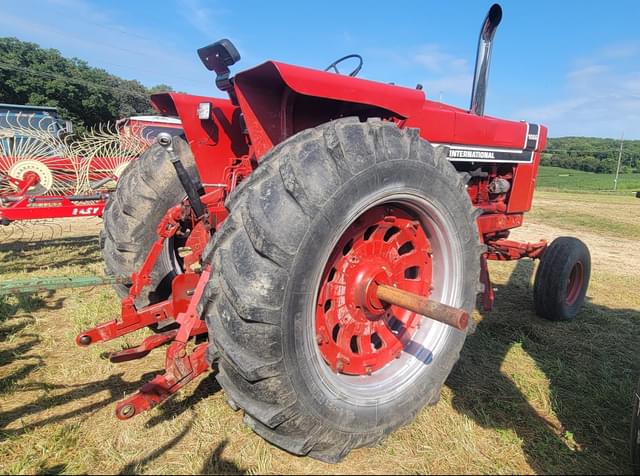 Image of International Harvester 1066 equipment image 4