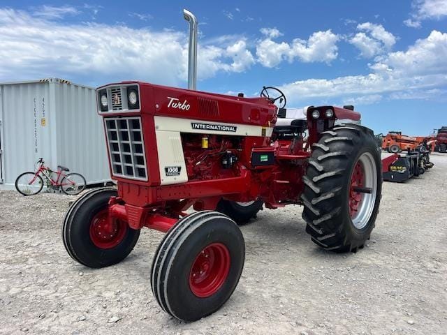 International Harvester 1066 Equipment Image0
