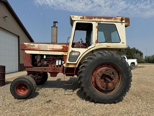 Image of International Harvester 1066 equipment image 2