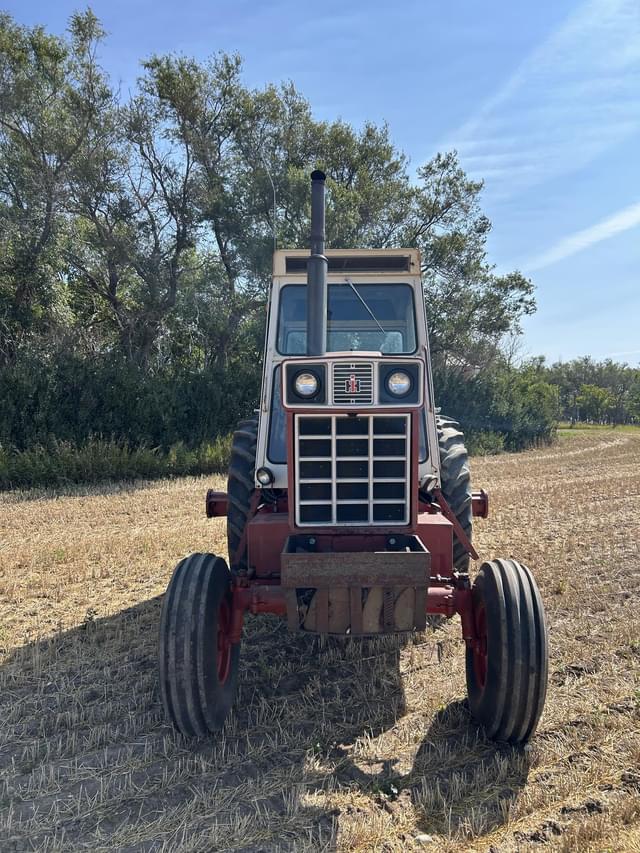 Image of International Harvester 1066 equipment image 1
