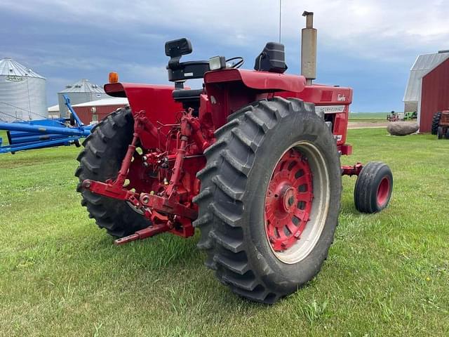 Image of International Harvester 1066 equipment image 2