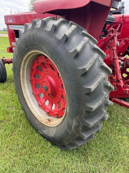 Image of International Harvester 1066 equipment image 4