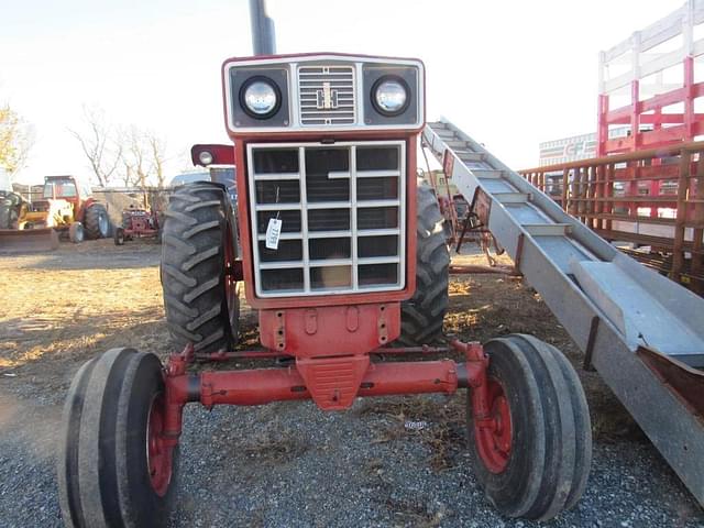 Image of International Harvester 1066 equipment image 2