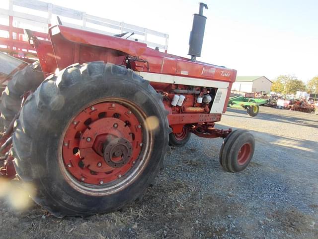 Image of International Harvester 1066 equipment image 4