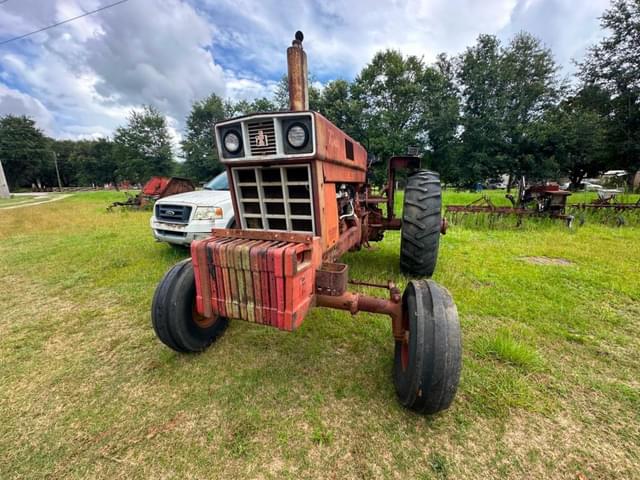Image of International Harvester 1066 equipment image 1