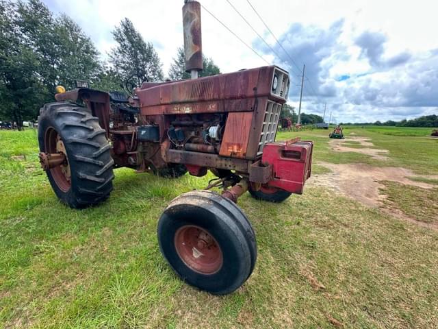 Image of International Harvester 1066 equipment image 2