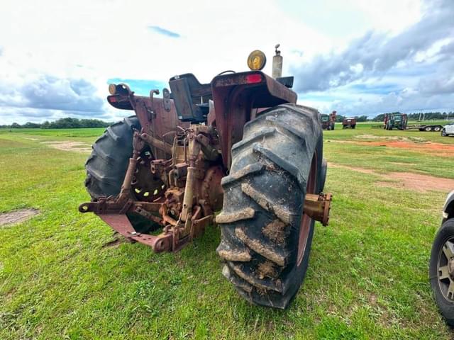 Image of International Harvester 1066 equipment image 4