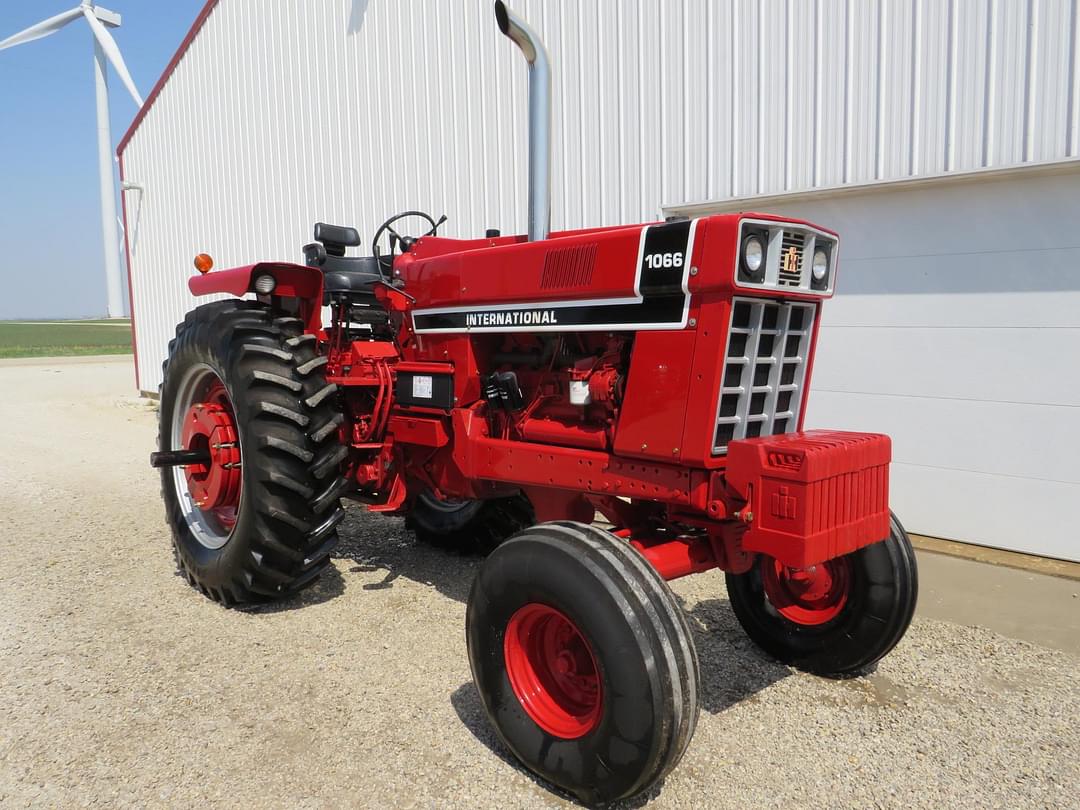 Image of International Harvester 1066 Primary image