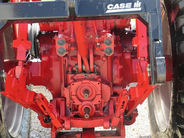 Image of International Harvester 1066 equipment image 4