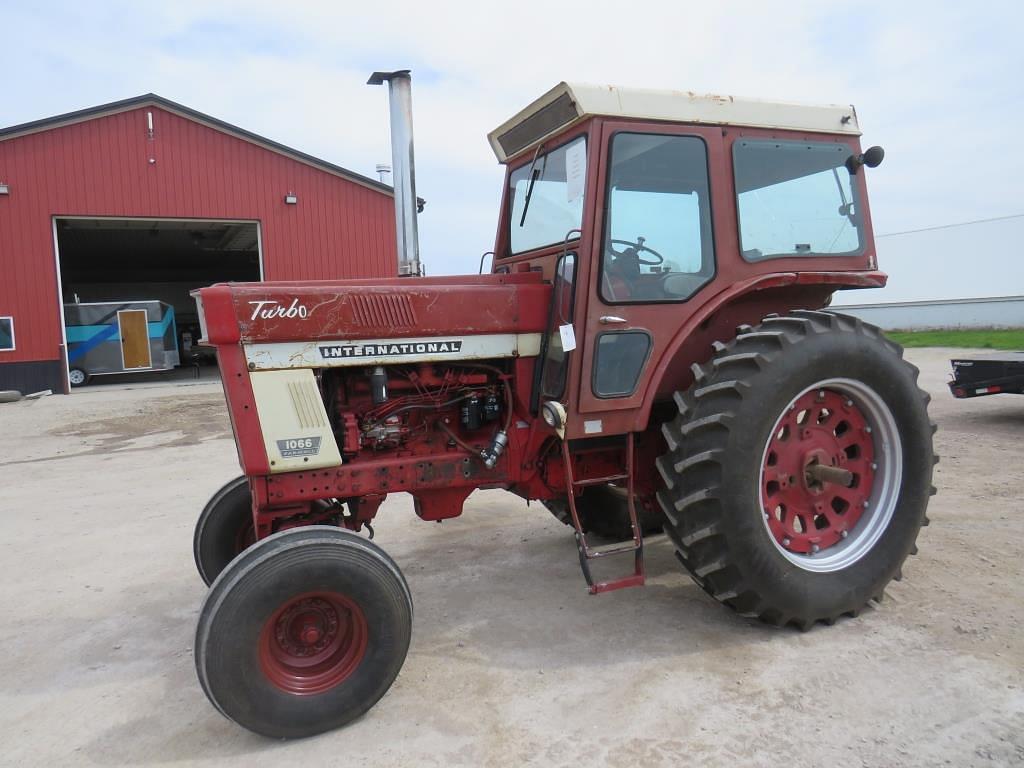 Image of International Harvester 1066 Primary image