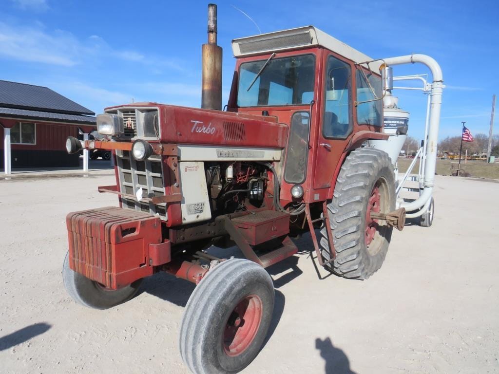 International Harvester 1066 Equipment Image0