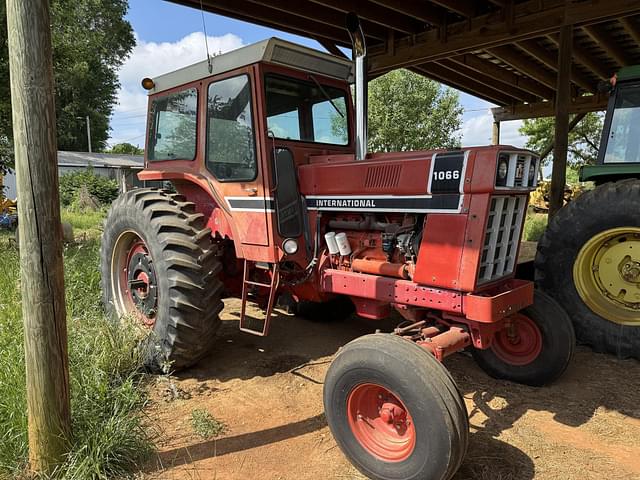 Image of International Harvester 1066 equipment image 1
