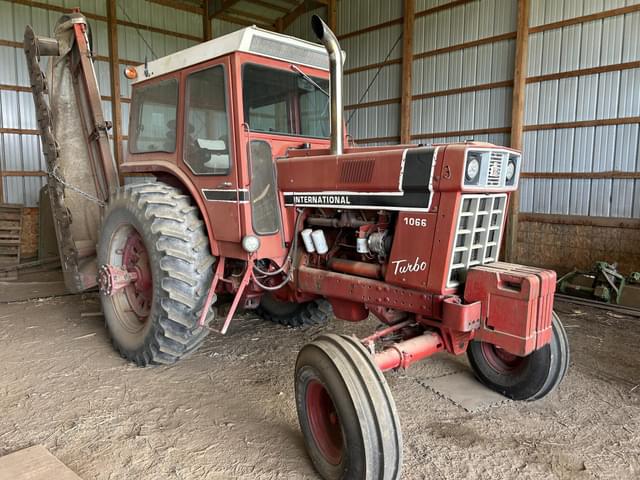 Image of International Harvester 1066 equipment image 3