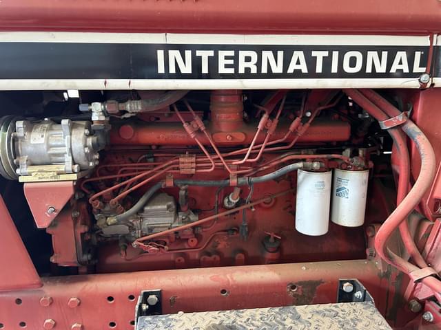 Image of International Harvester 1066 equipment image 2