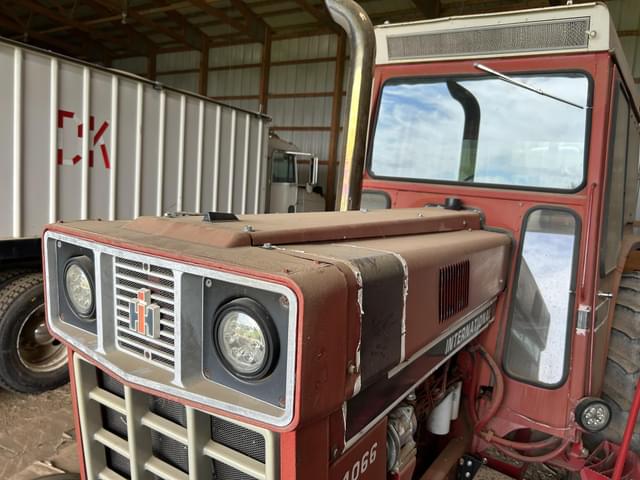Image of International Harvester 1066 equipment image 1