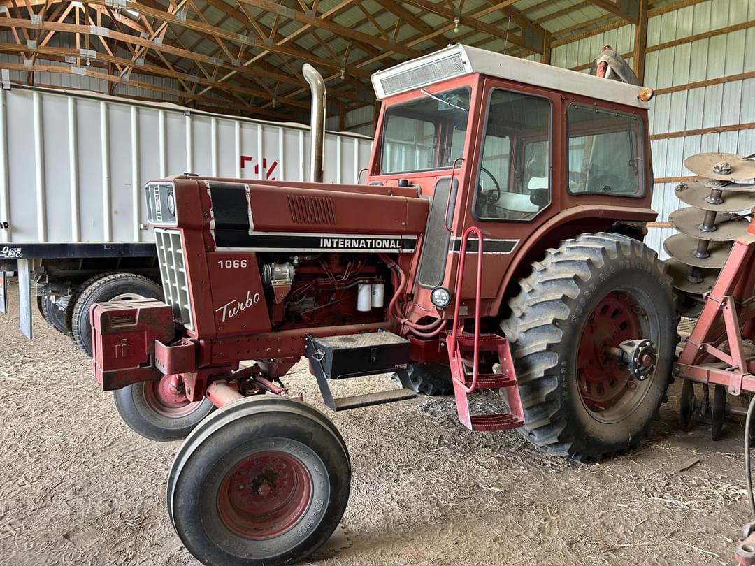 Image of International Harvester 1066 Primary image