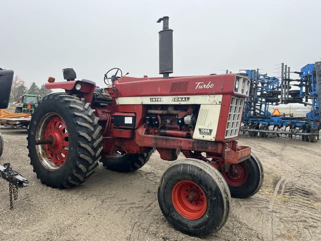 Image of International Harvester 1066 equipment image 1