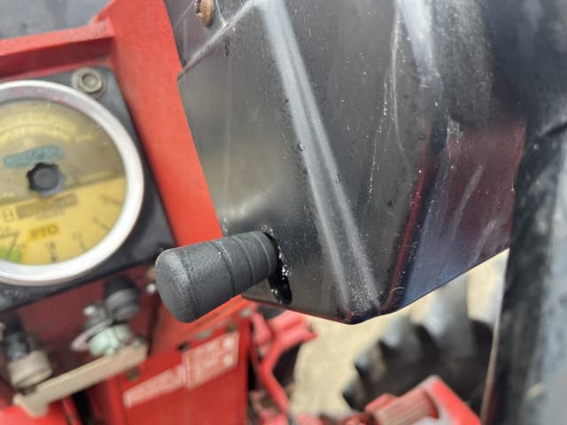 Image of International Harvester 1066 equipment image 4