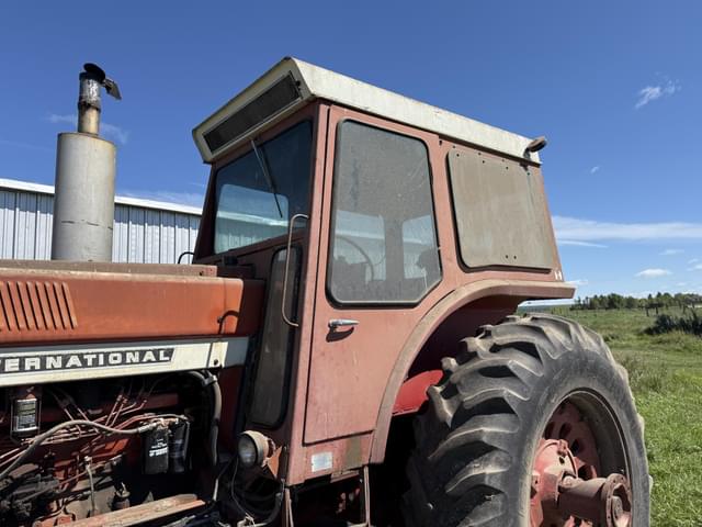 Image of International Harvester 1066 equipment image 2