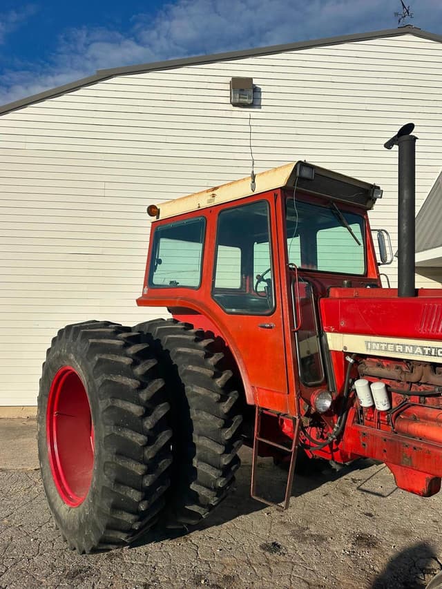 Image of International Harvester 1066 equipment image 3