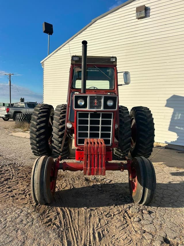 Image of International Harvester 1066 equipment image 2