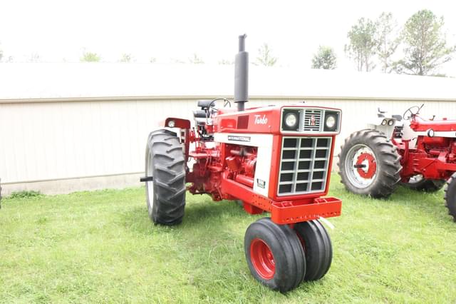 Image of International Harvester 1066 equipment image 1