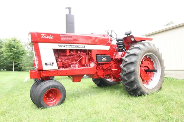 Image of International Harvester 1066 equipment image 3