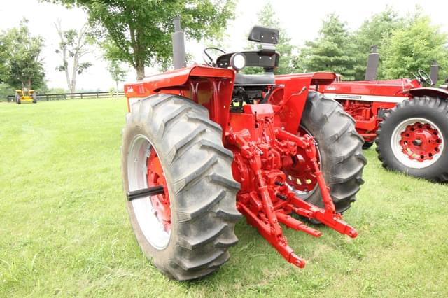 Image of International Harvester 1066 equipment image 4