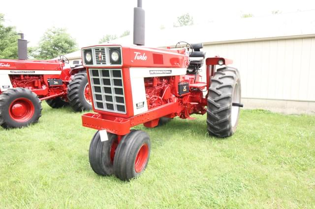 Image of International Harvester 1066 equipment image 2