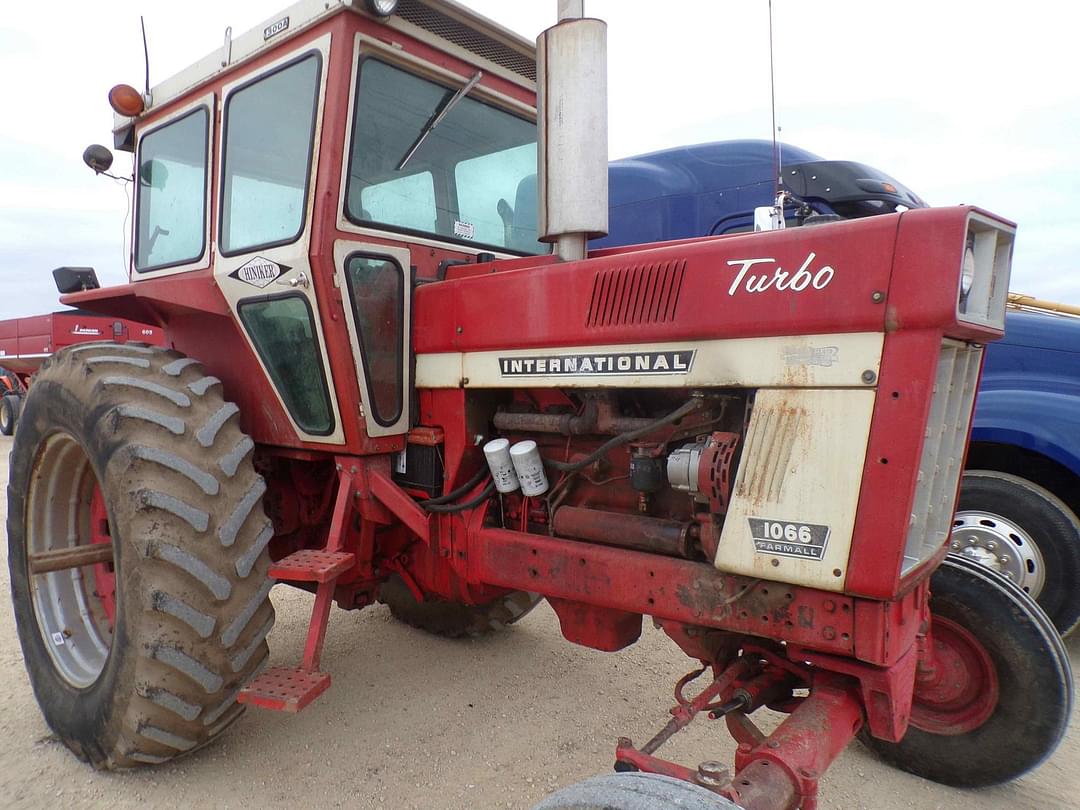 Image of International Harvester 1066 Primary image