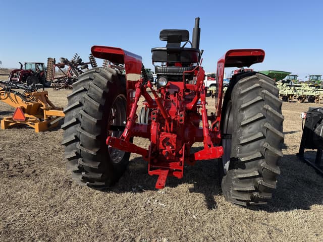 Image of International Harvester 1066 equipment image 2