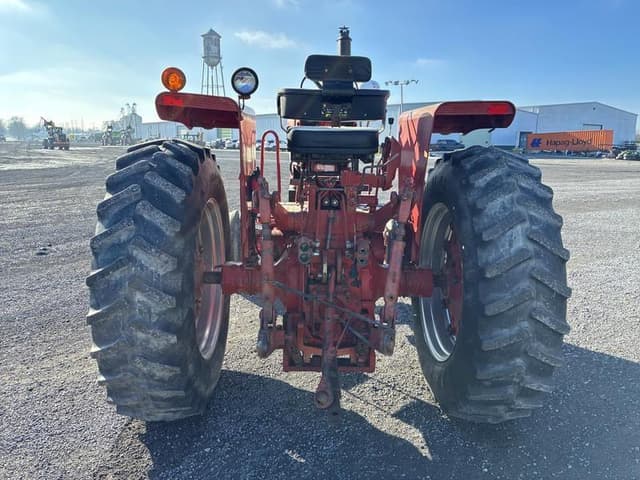 Image of International Harvester 1066 equipment image 4
