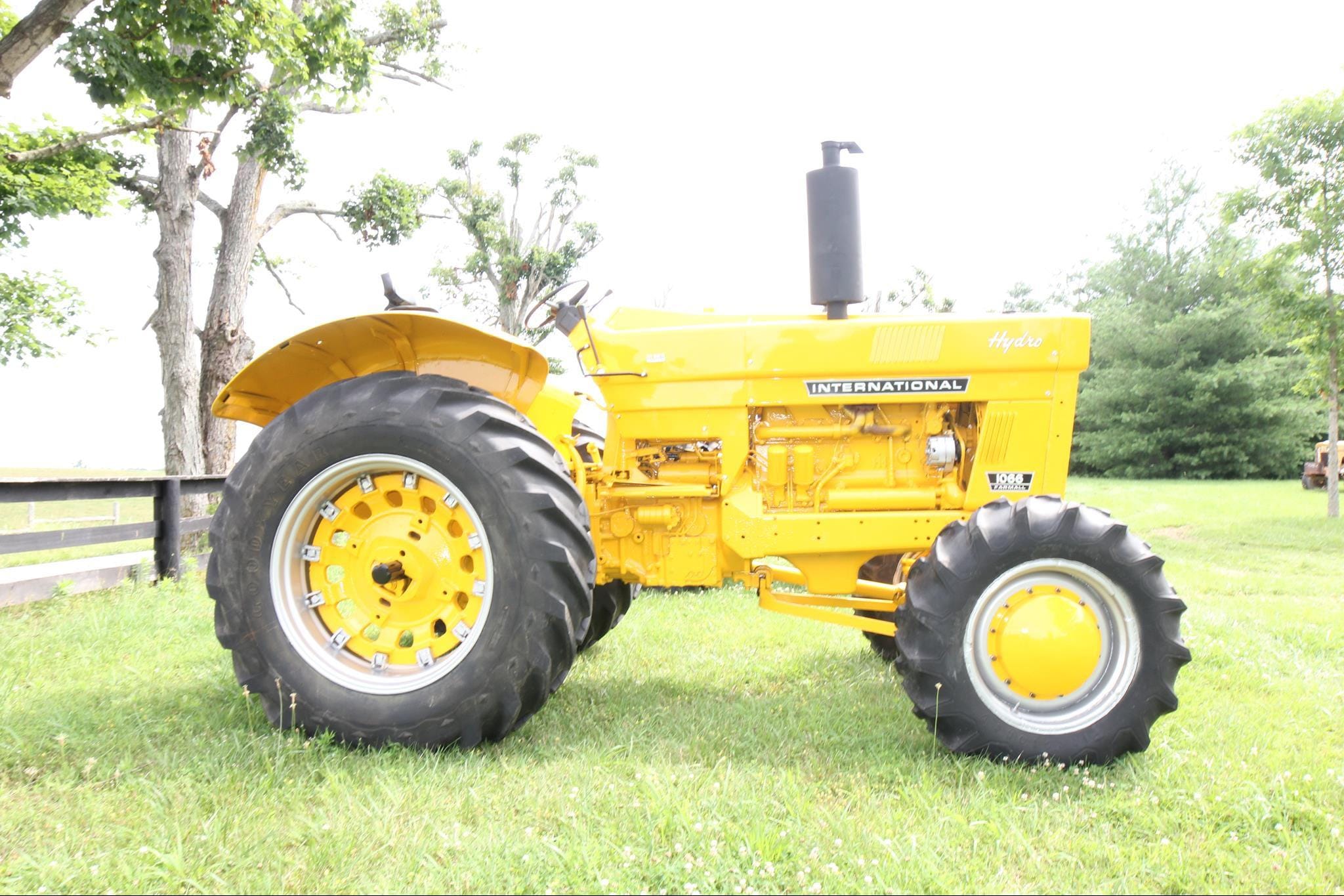 International Harvester 1066 Equipment Image0